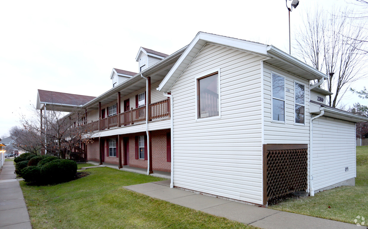 Primary Photo - Wrens Trail Garden Apartments