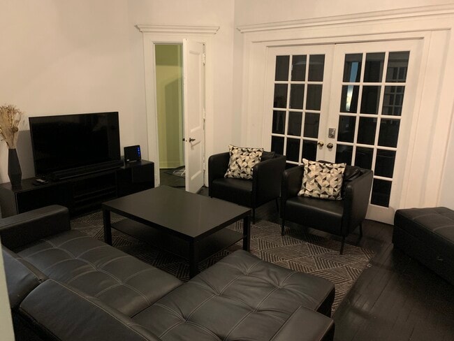 Photo du bâtiment - 900 Rue Sherbrooke