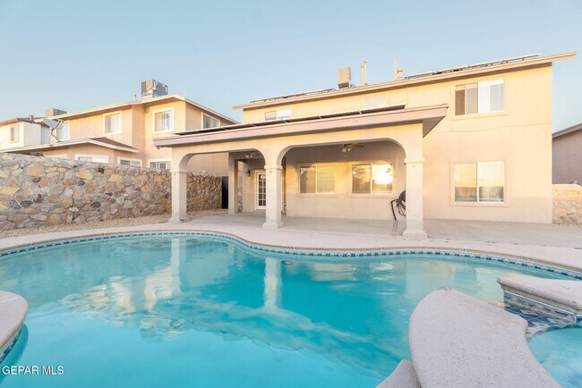 Foto del edificio - 7037 Luz De Espejo Dr