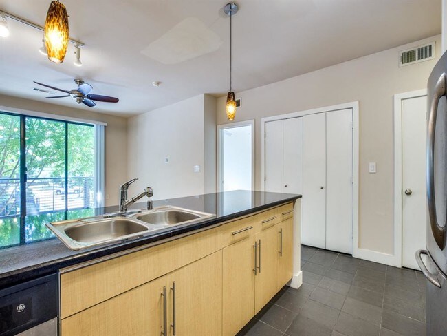 Foto del edificio - 4605 Cedar Springs Rd