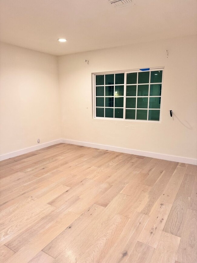 Building Photo - 11836 Laurelwood Dr