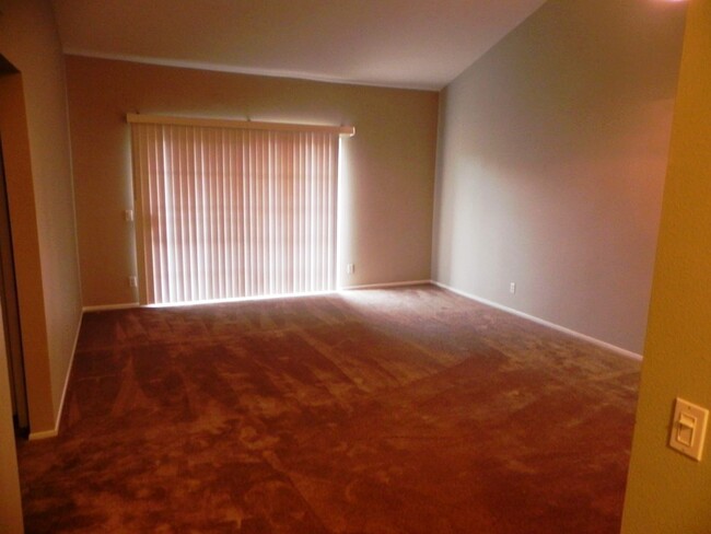 Foto del edificio - **COMING SOON**  LONG BEACH 2BR/2BA CONDO