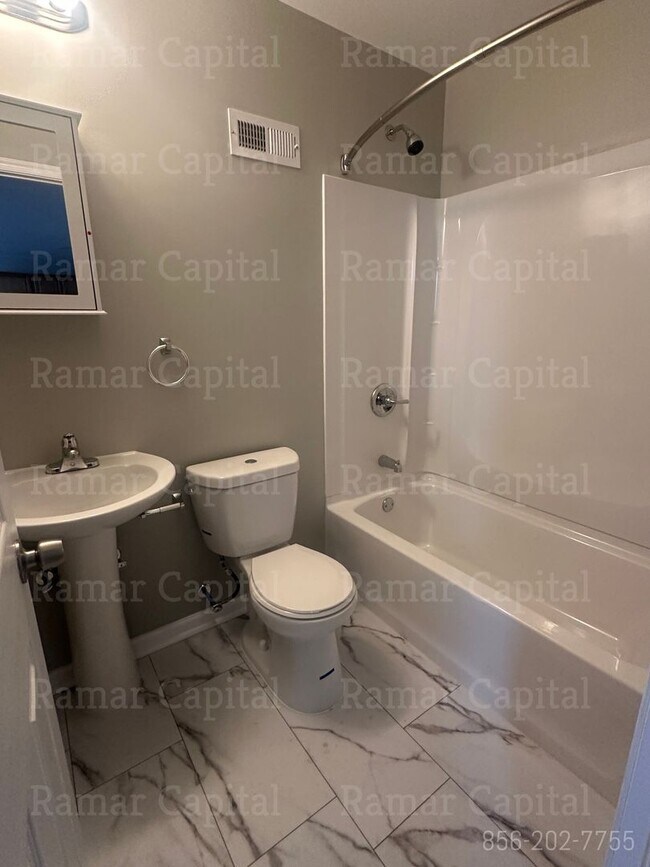 Foto del edificio - 451 Line St