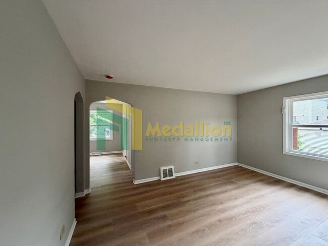 Building Photo - 12917 S Emerald Ave