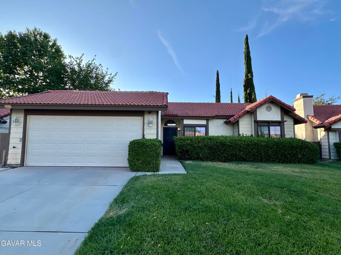 Primary Photo - 2815 College Park Dr W