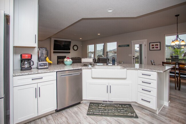 Building Photo - Beautiful Home Located in Prestigious Flyi...