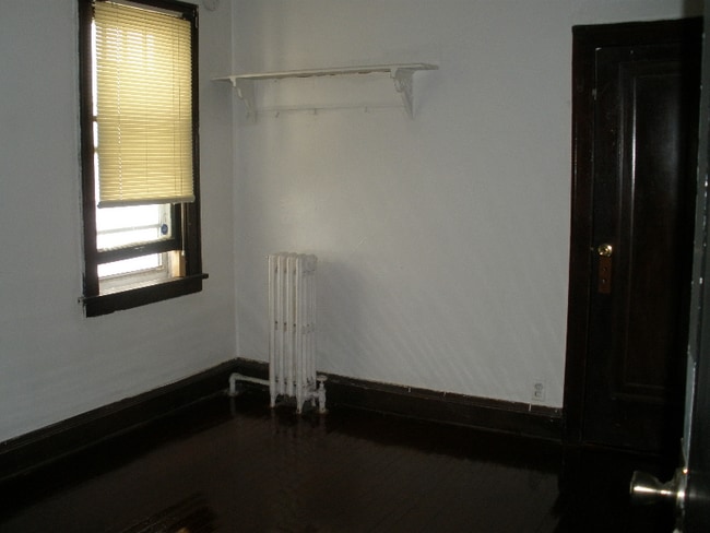 Foto del edificio - 3372 N Oakland Ave