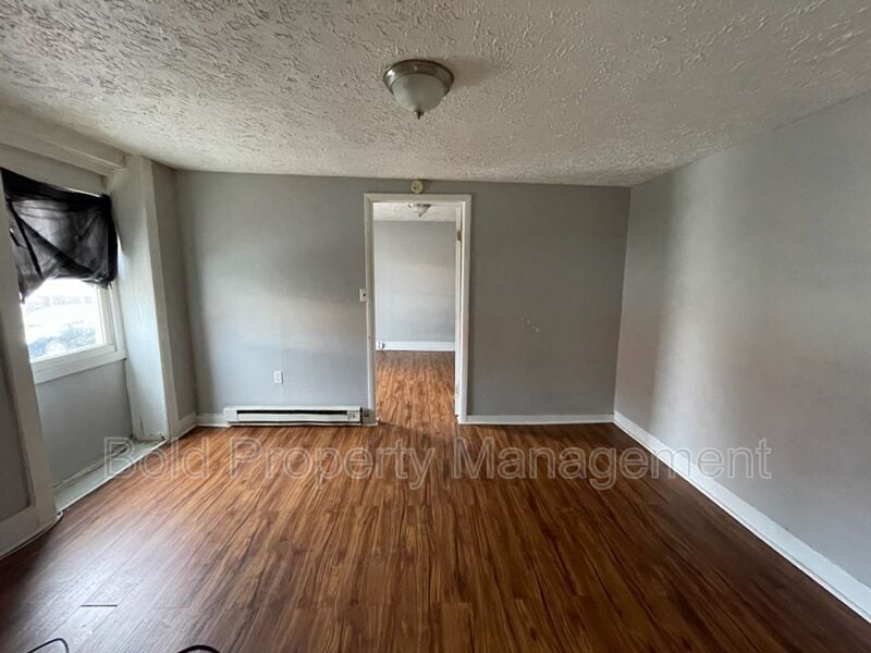 Building Photo - 320 Elm St