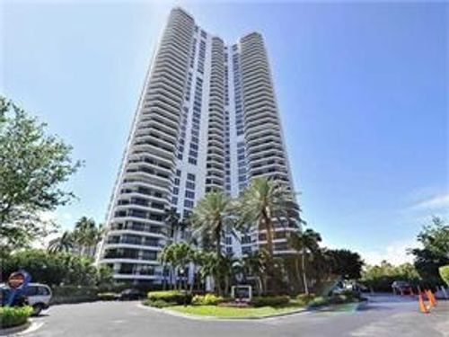 Primary Photo - 3600 Mystic Pointe Dr