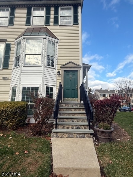 Building Photo - 686 Plum Terrace