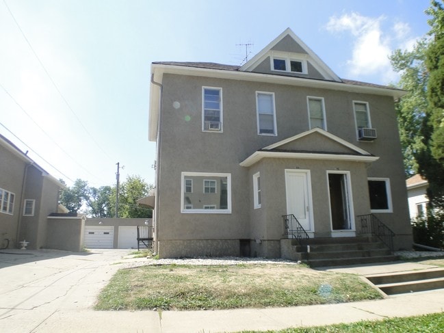 Building Photo - 619 W 12th St