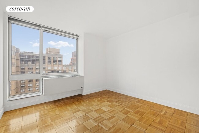 Building Photo - 215 E 96th St