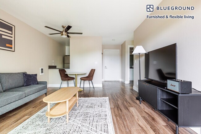 Foto del edificio - 644 Edgewater Blvd