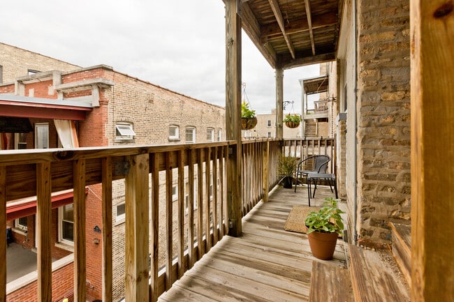 Building Photo - 1630 W Farwell Ave