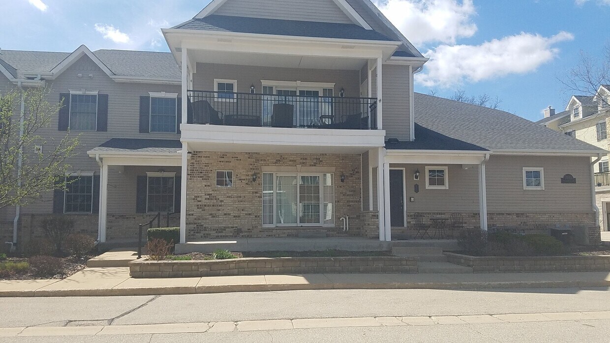 Primary Photo - Beautiful Lower 2 Bedroom 2 Bath Condo!