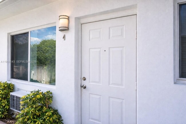 Building Photo - 932 Moffett St