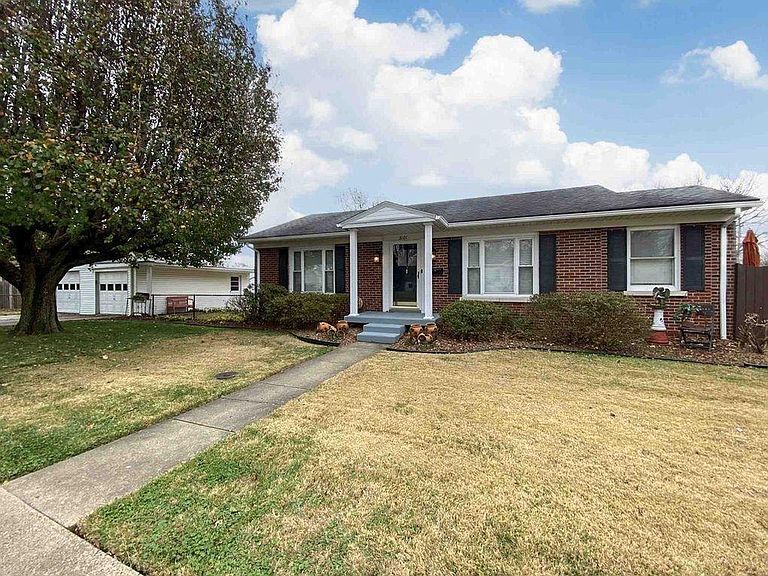 Foto principal - 3101 E Sycamore St