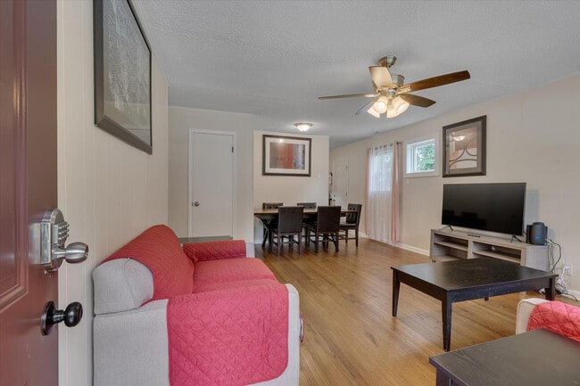 Building Photo - 210 Parthenia Dr