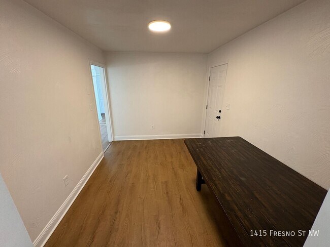 Foto del edificio - 1415 Fresno St NW