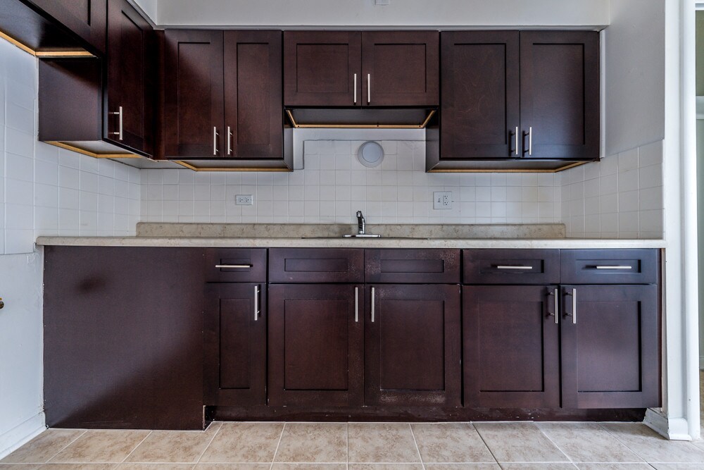 Foto principal - 2710 E 83rd Street