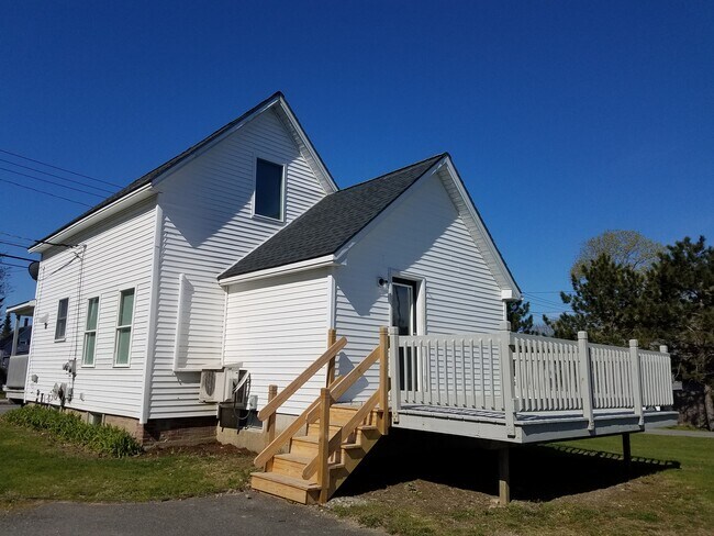 Building Photo - 62 Pendleton St