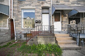 Building Photo - 827 N 10th St