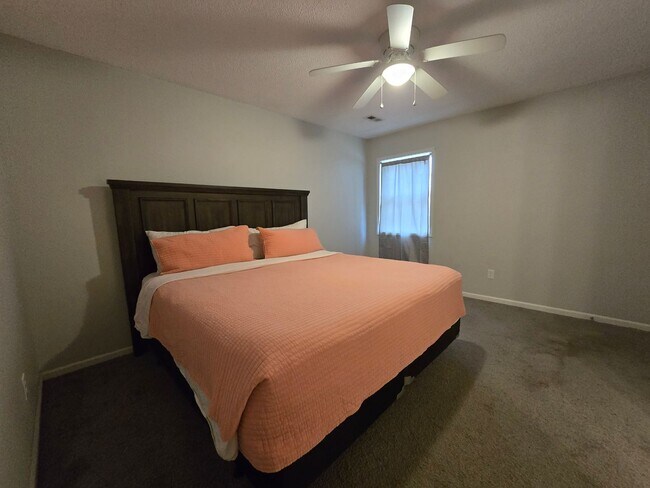 Foto del edificio - Waterfront, 2Bed, 2Bath, Minutes From 17 N