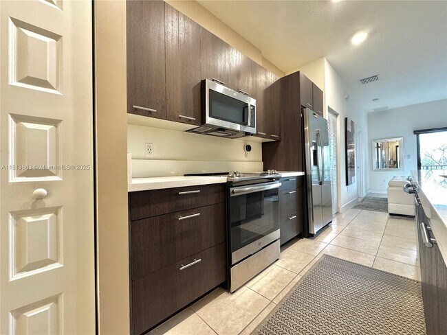 Foto del edificio - 8175 NW 104th Ave