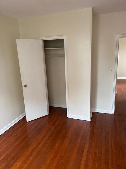 Foto del edificio - 537 E 83rd St