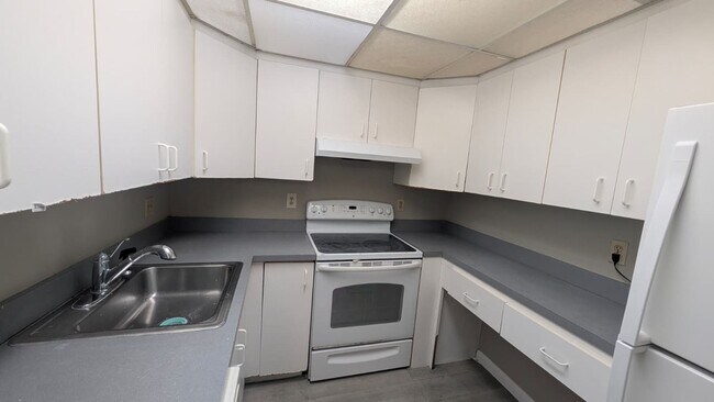 Foto del edificio - Stylish Boca Raton Condo for Rent – Great Location, Great Amenities!