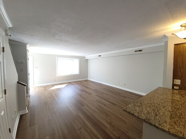 Foto del edificio - 3102 Cashwell Dr