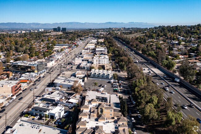 Building Photo - 22809 Del Valle St