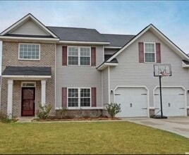 Building Photo - 653 Red Oak Ln