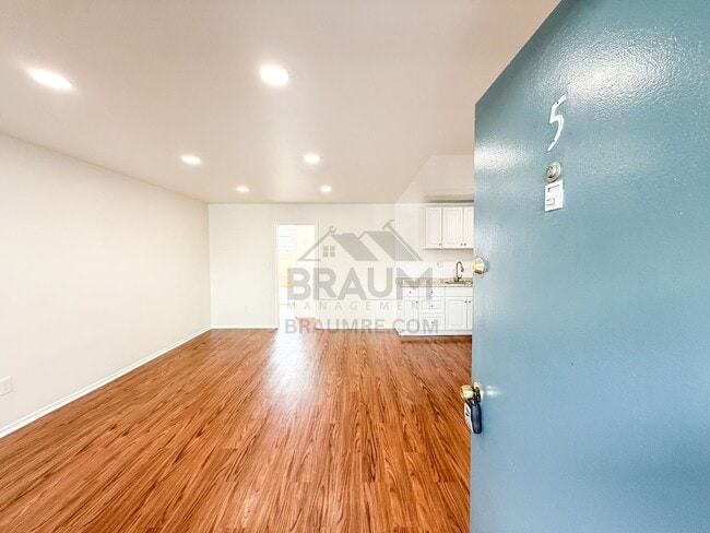 Building Photo - 5611 Fulcher Ave