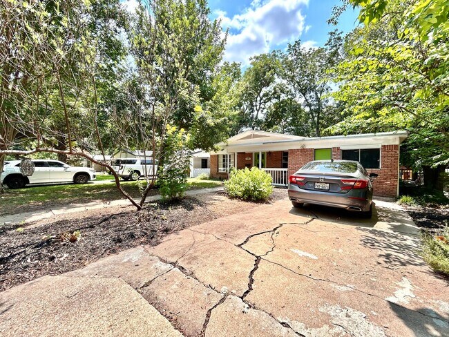 Building Photo - 3 BR / 2 BA Home for Rent