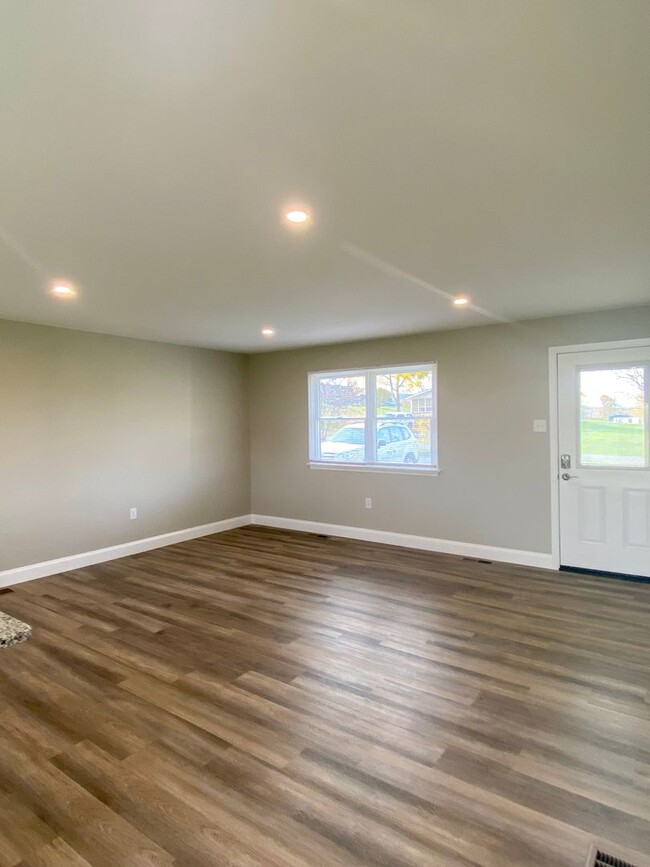 Building Photo - Updated Two Bedroom Home with Many Features!