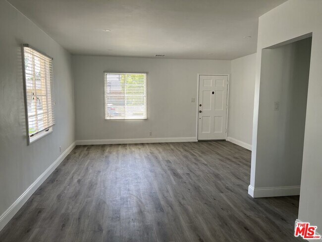Building Photo - 5835 Shoshone Ave