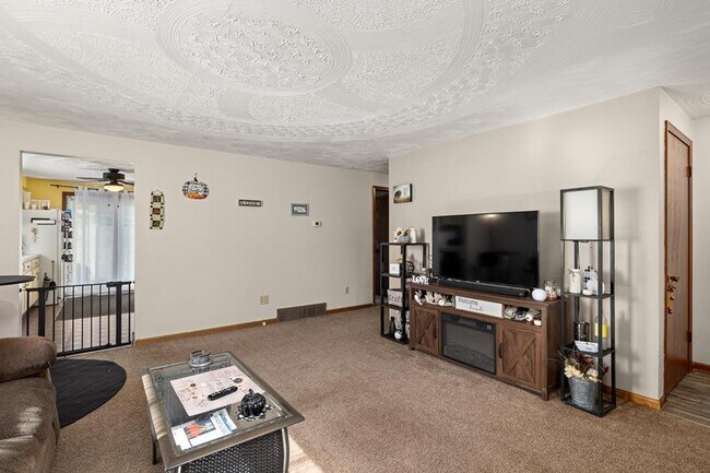 Foto del edificio - 1341 N Stewart Rd