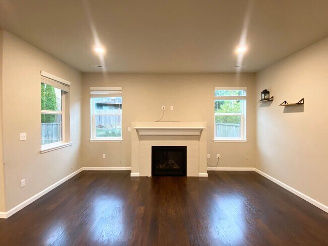 Foto del edificio - 3 bedroom, 2568 Sqft. home In Federal Way