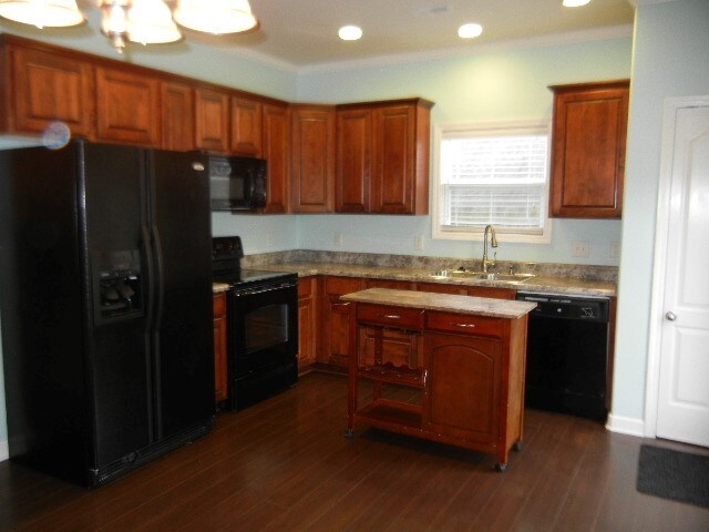 Foto del edificio - 1024 Hummingbird Ln