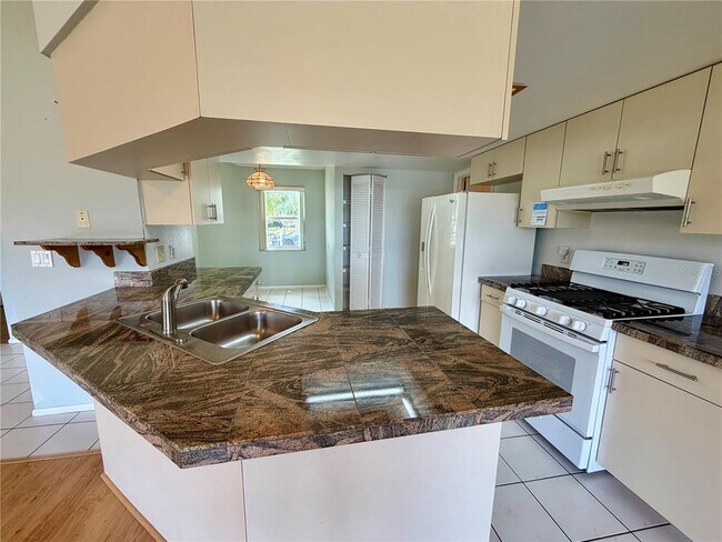 Foto del edificio - 10201 36th St N