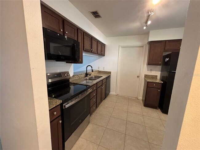 Foto del edificio - 1761 Lakeview Village Dr