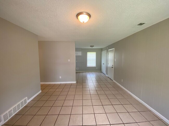 Foto del edificio - 5168 Corkwood Dr