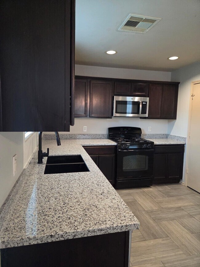 Foto del edificio - 5518 Rustling Gates Ln