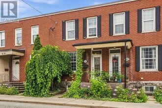 Building Photo - 439 Kent St