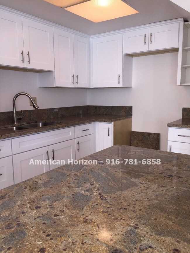 Building Photo - 775 Carro Dr