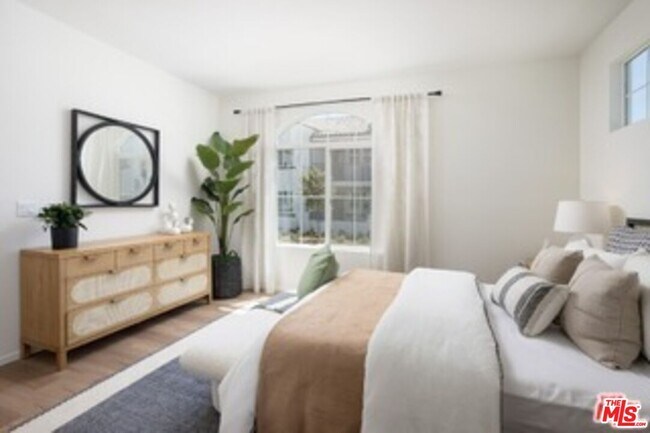 Foto del edificio - 2700 N Perris Blvd