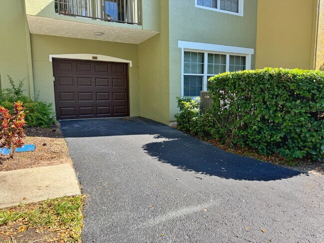 Foto del edificio - Las Palmas! 2 Bedroom | 2 Bathroom | Garage!