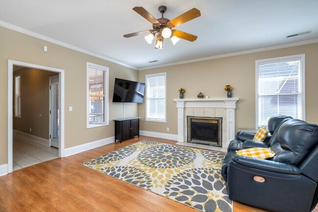 Foto del edificio - 3200 Mayflower Ln