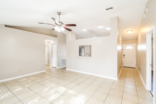 Building Photo - 9060 Castle Rock Dr